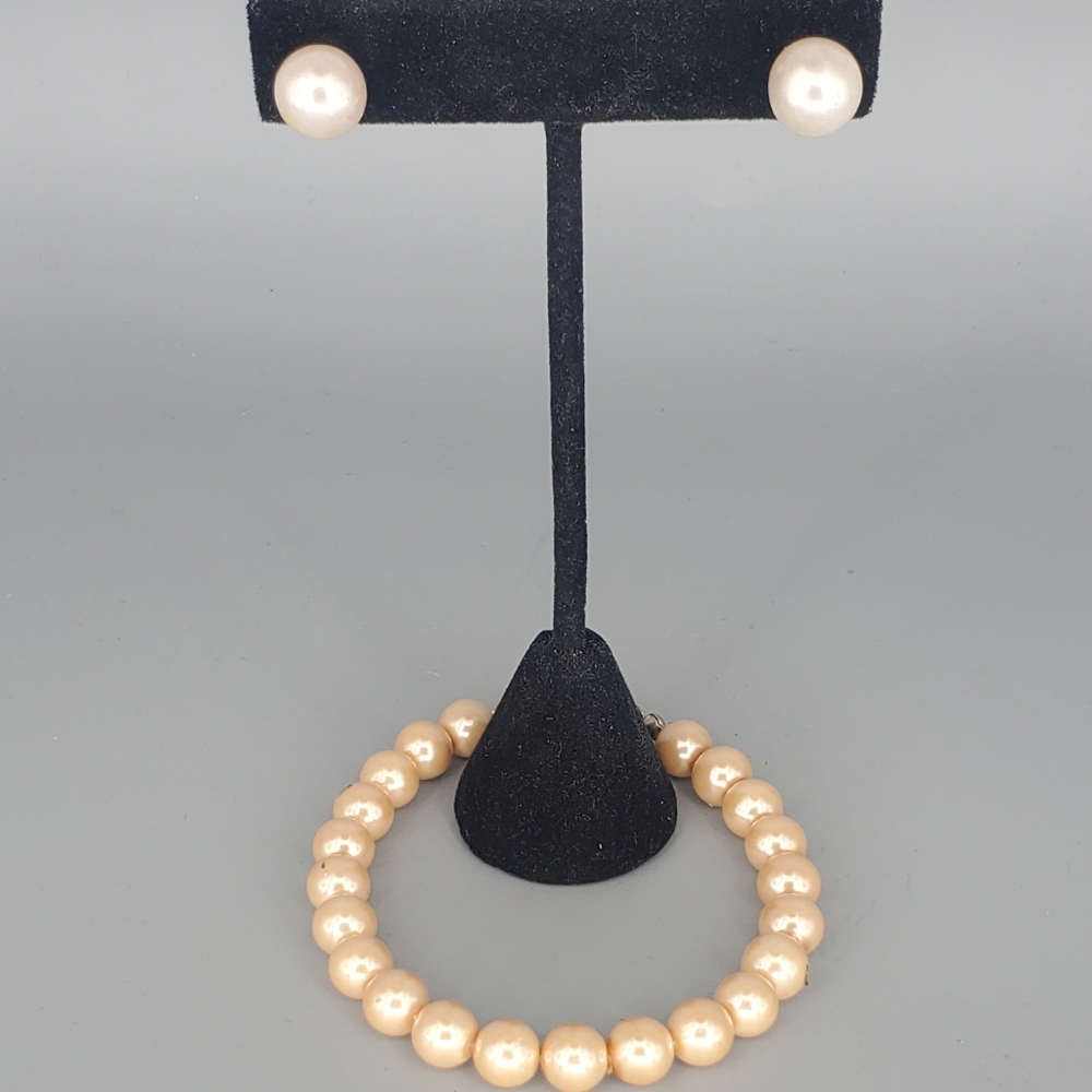 Pearl Bracelet and Earring Studs Set